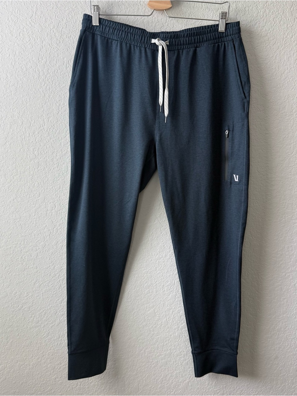 Vuori Men’s Sunday Performance Joggers Navy Blue Drawstring Jogger Pants